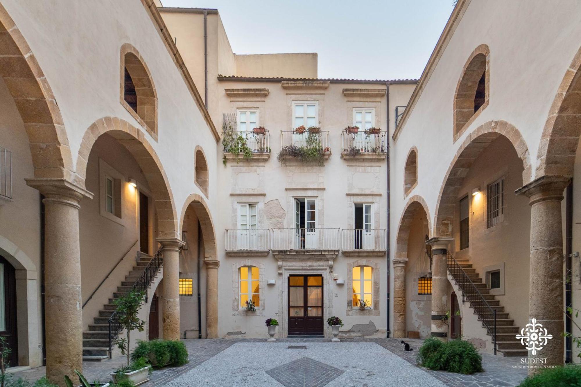 Appartement Residenza Dumah - Elegante Dimora In Centro à Syracuse Extérieur photo